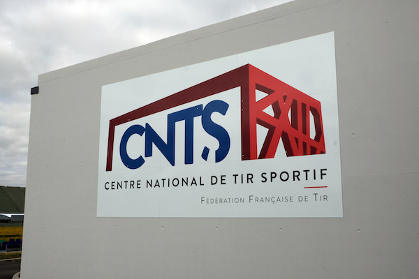 Logo CNTS au mur.jpg