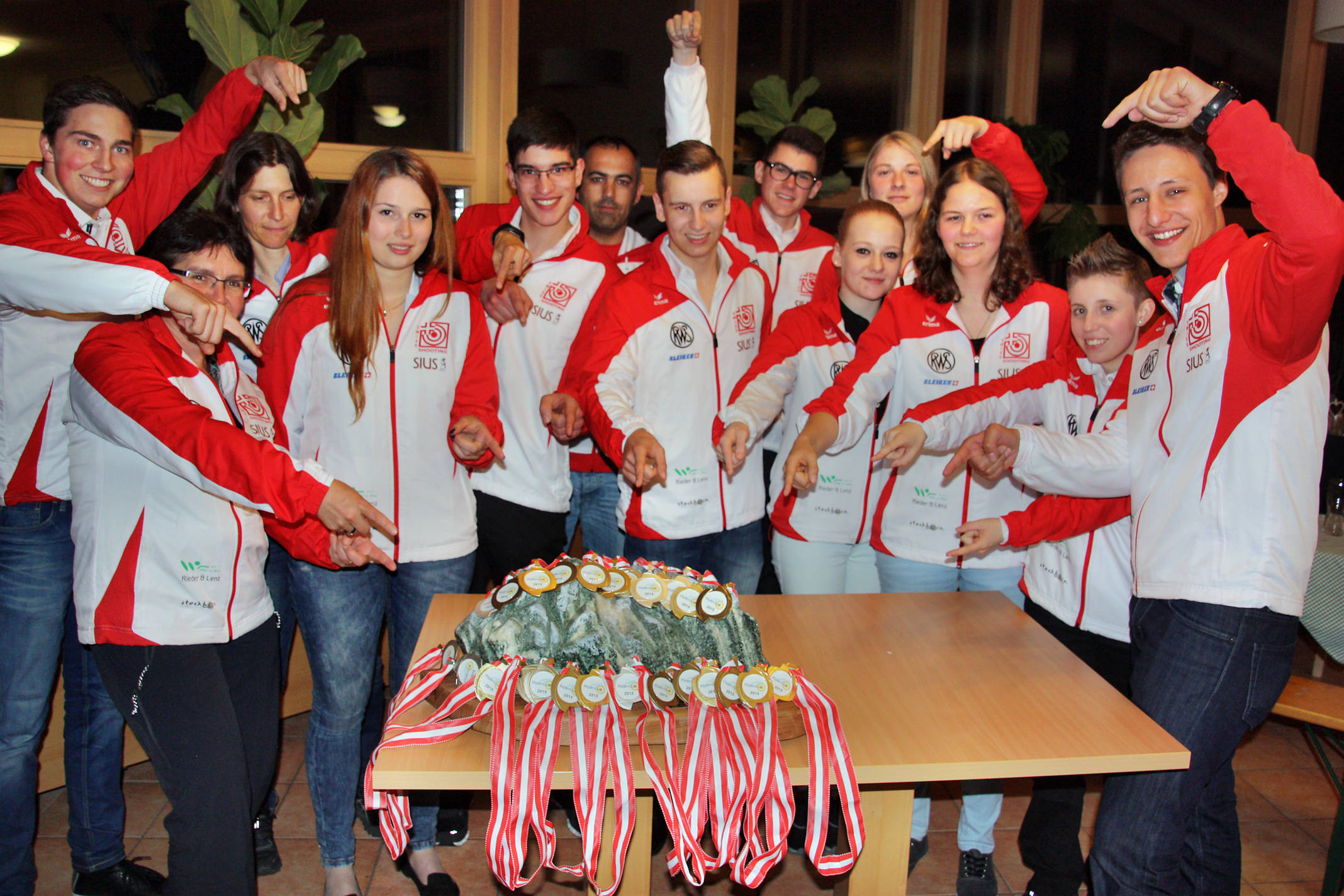 victory_ceremony_20150524_1117487148.jpg
